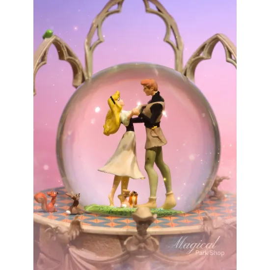 Musical Snowglobe Disney Sleeping Beauty – Romantic Scene Aurora