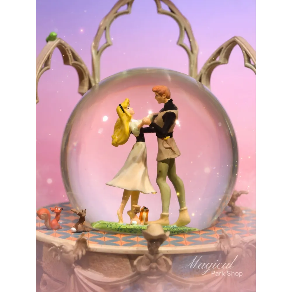 Musikalische Schneekugel Disney Dornröschen – Romantische Szene Aurora