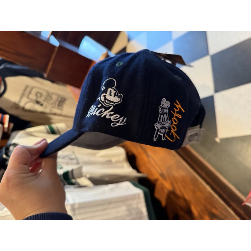 Casquette Disney adulte Mickey & Friends bleu marine – Disneyland Paris