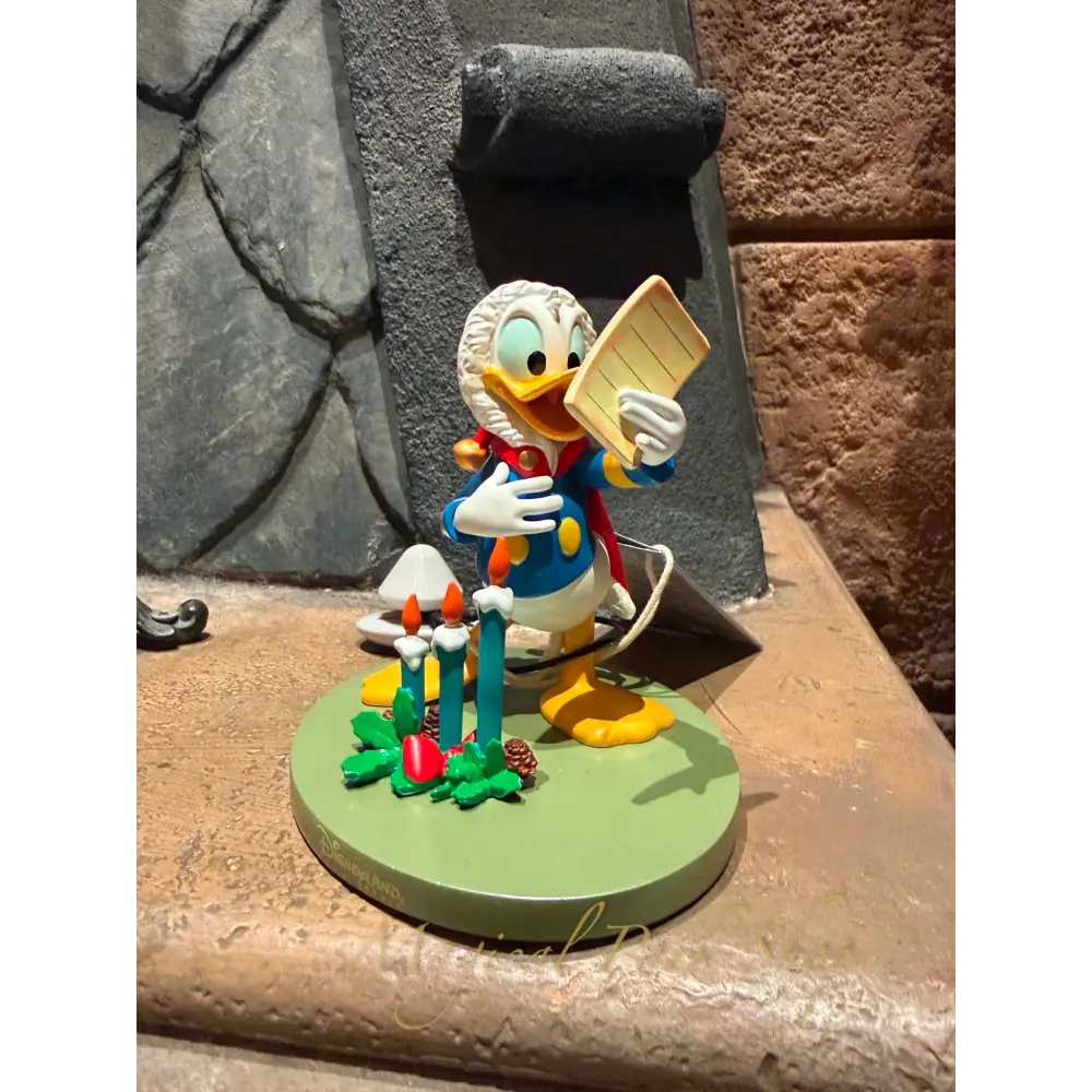 Christmas Donald Duck Statue Reading His List – Disneyland Paris