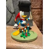 Statue Donald Duck de Noël lisant sa liste – Disneyland Paris