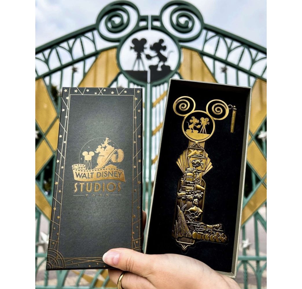 Disney Clé Jumbo Studios  Disneyland Paris Édition Limitée