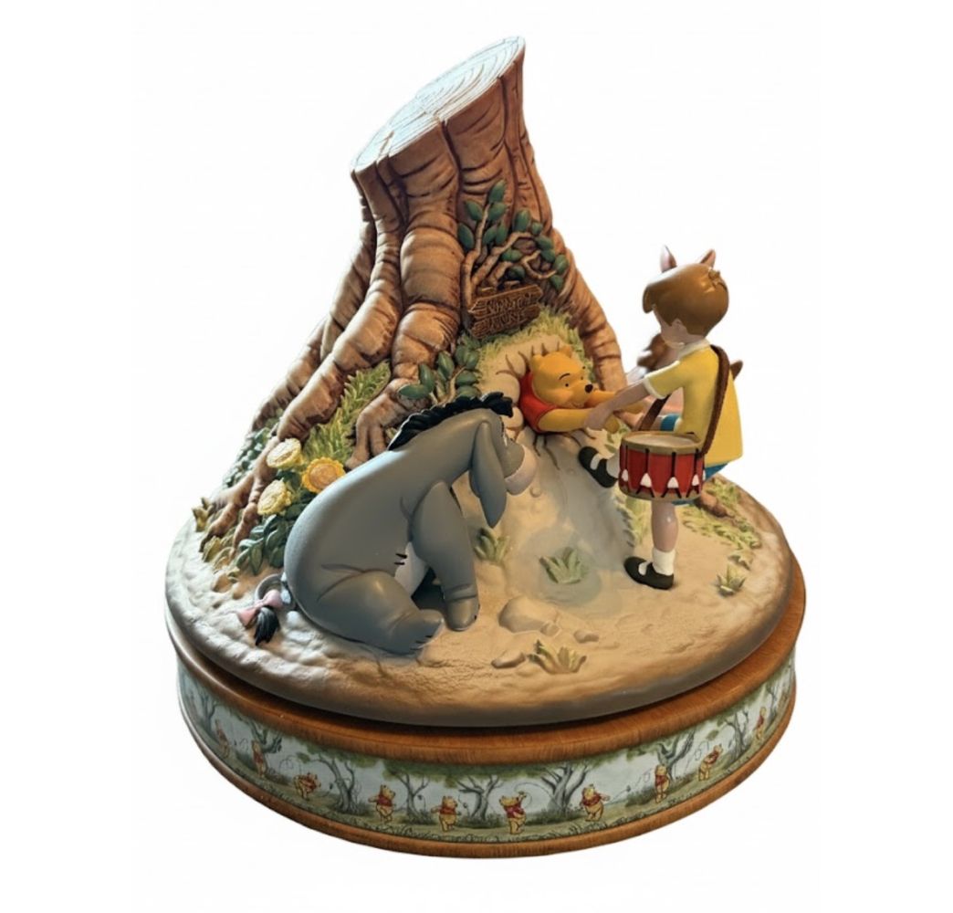 Disney figurine Winnie l’ourson Legacy series Disneyland Paris