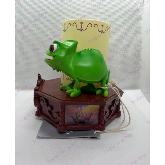 Linterna luminosa y Pascal, Raiponce Disneyland Paris