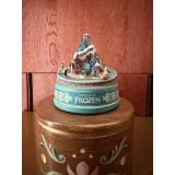 Figurine musicale World of Frozen – Décor miniature Arendelle  Collection World of Frozen Disneyland Paris