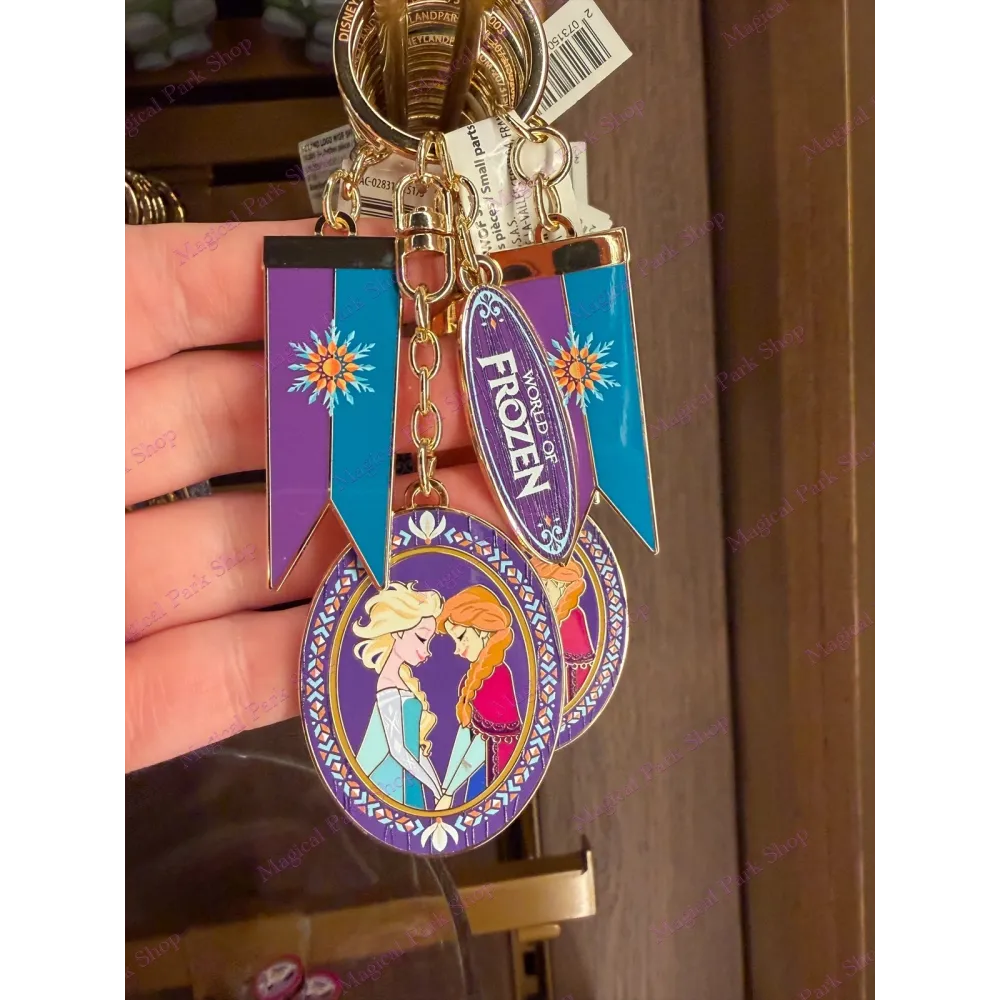 Metall-Schlüsselanhänger Anna & Elsa Frozen – World of Frozen Disneyland Paris