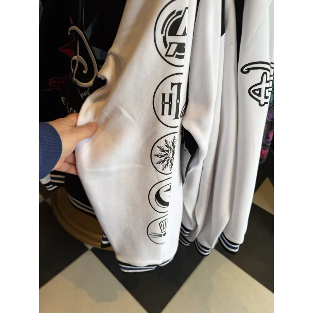 Teddy Disneyland Paris Adulte – Veste Disney Adventure World / Extraordinary Worlds