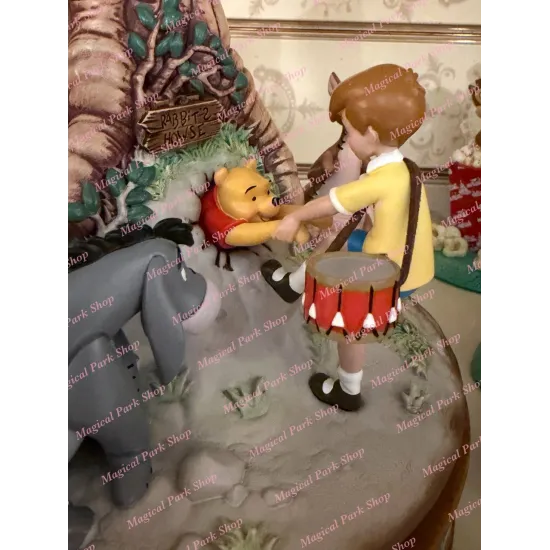 Figurine musicale Disney Legacy – Winnie l’Ourson Disneyland Paris
